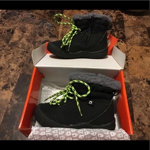 Toddler size 8c boots
